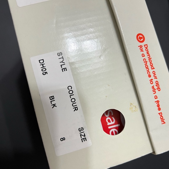 Heels Size: 9W $40 IG: @SoleWorldWideHype - Picture 2 of 2